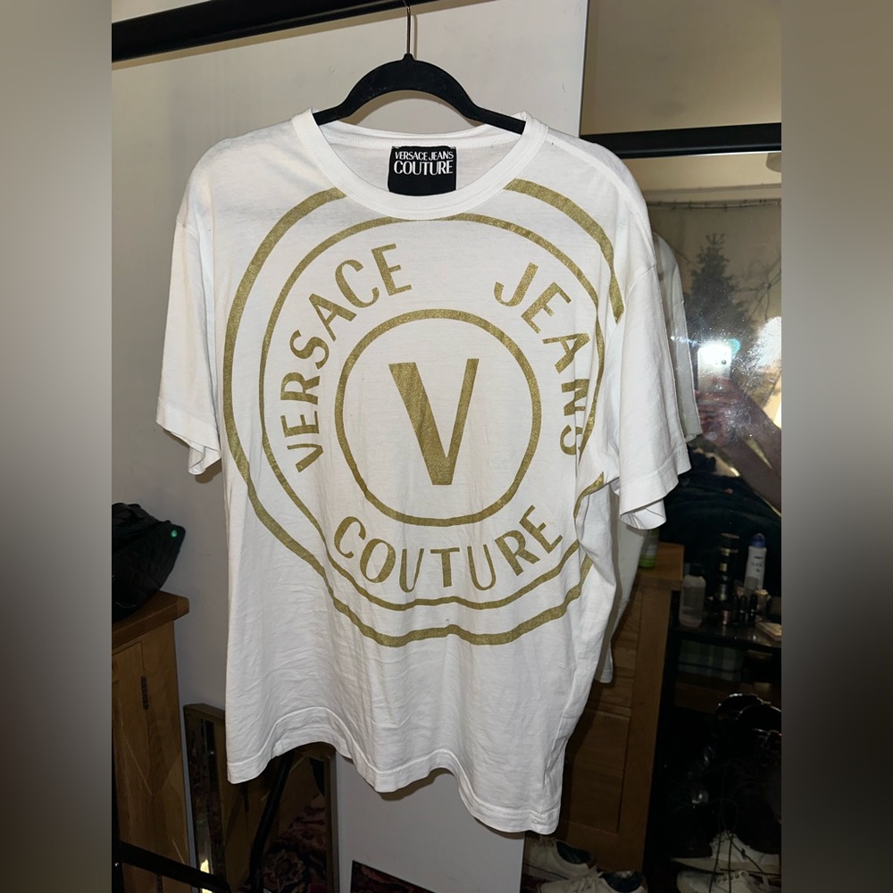 VERSACE T-shirt.